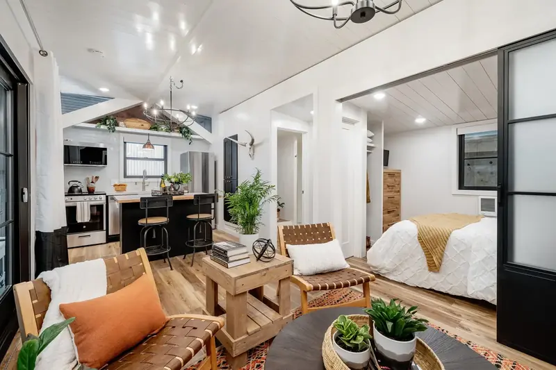 Panoramic Living, Dining & Bedroom Overview