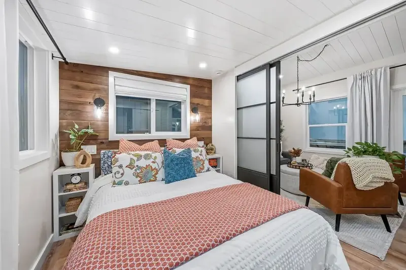 Expansive Master Loft Bedroom – Natural Wood Finishes