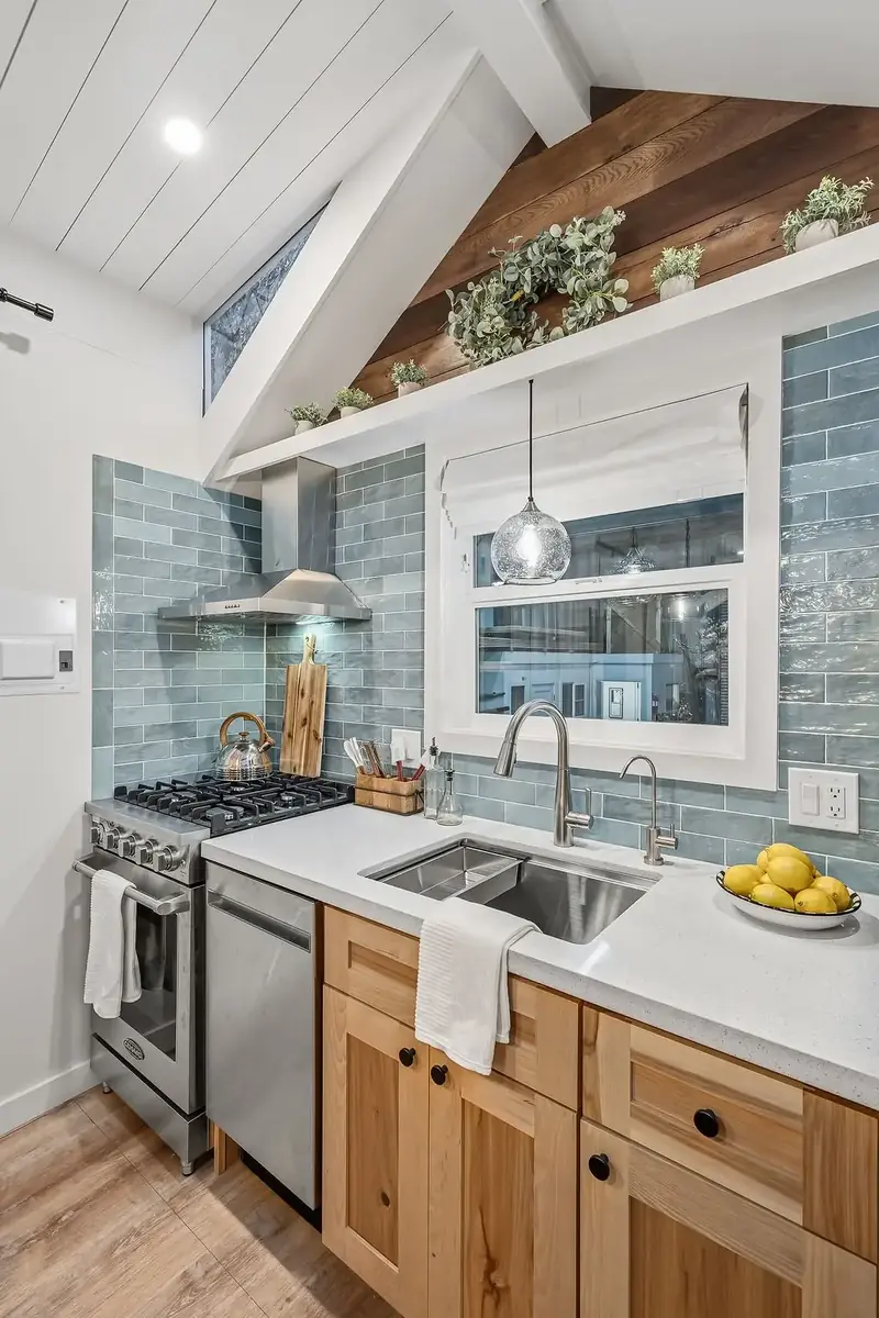 Interior – Professional Stove & Backsplash Detail