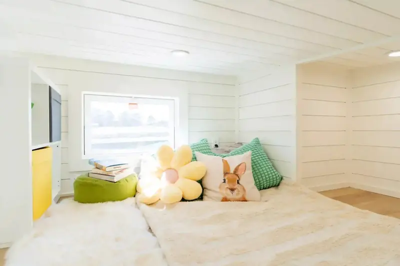 Modern Prefab Luxury Cabin – High Ceiling Loft Design