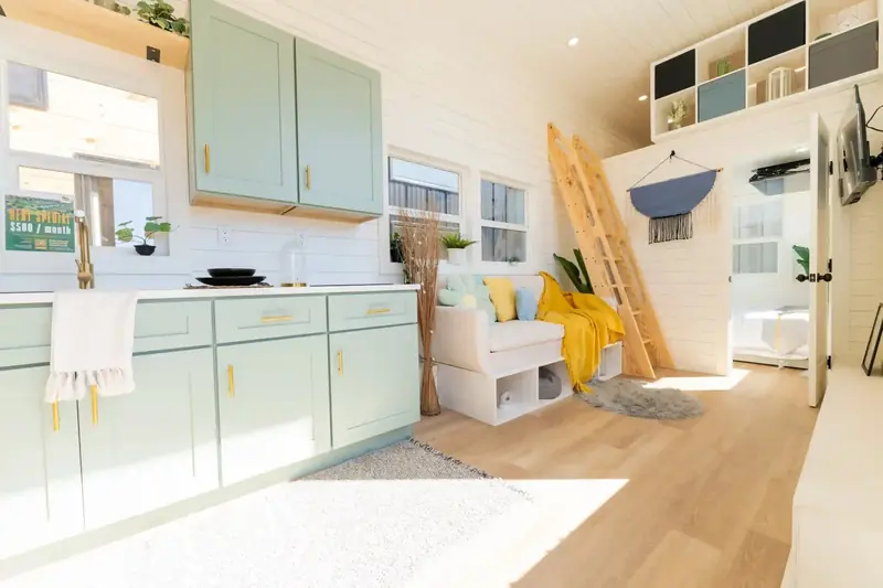 Modern Modular Home – Luxury Kitchen & Custom Cabinetry