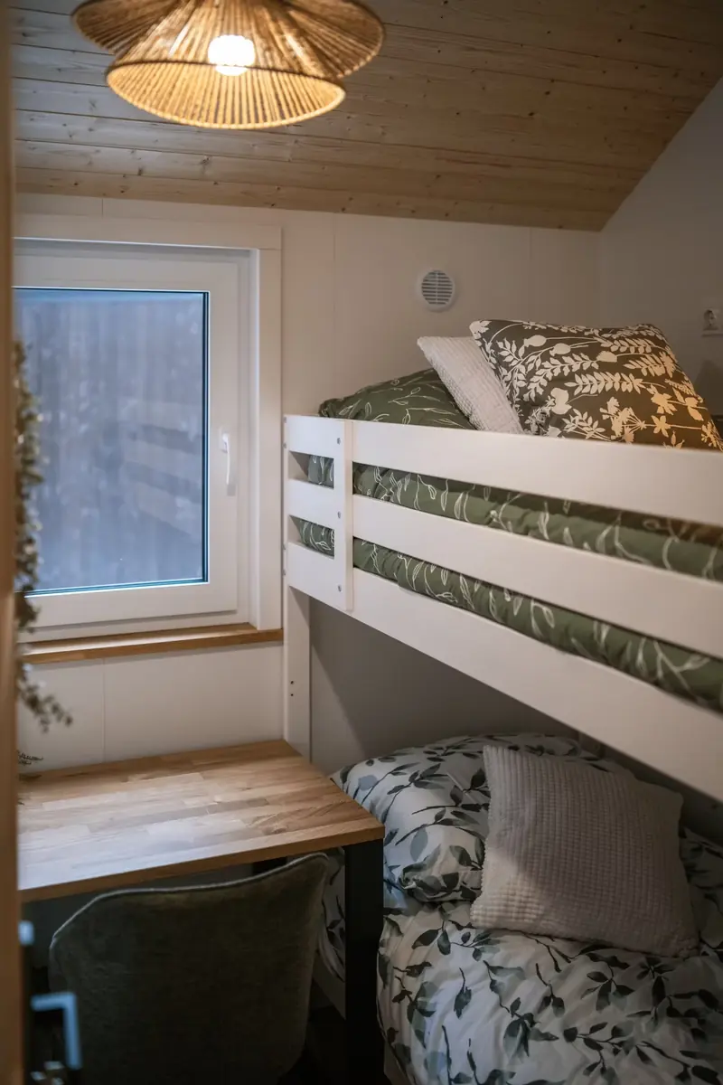Luxury Expandable Villa Loft Bedroom Layout with Minimalist Framing