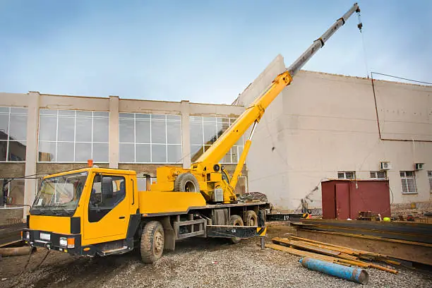 Aura Tiny Homes Crane Deployment – Heavy-Duty Mobile Crane Precision Lift for Modular Home Installation, Certified Rigging Team On-Site